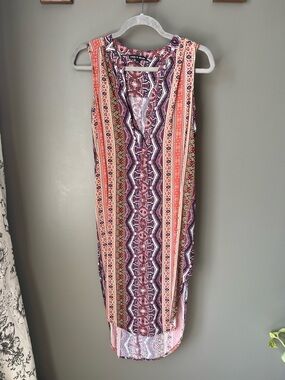 Cable & Gauge Paisley Print V-Neck Top - Purple, Coral, White